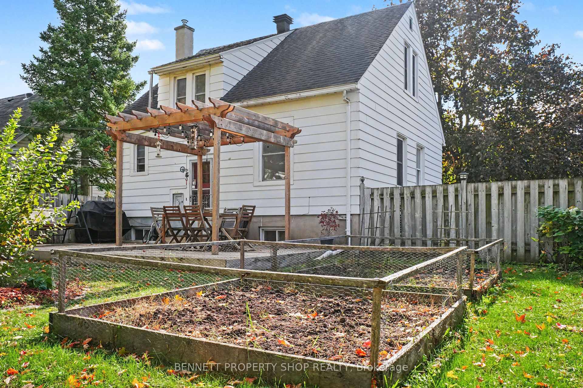 Photo 20 of 1215 Erie Avenue, Ottawa, Ridgemont — HOMEH