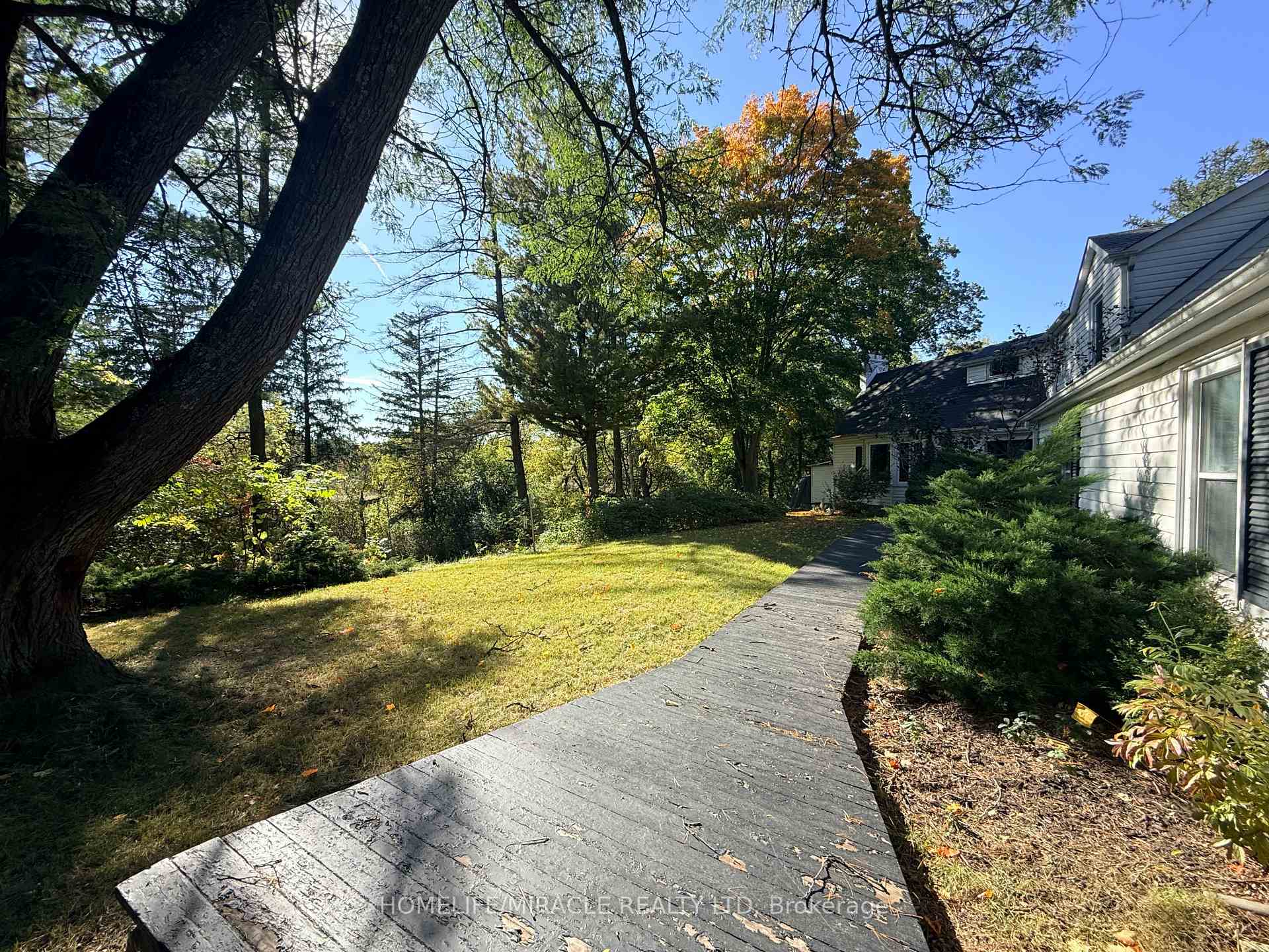 Photo 4 of 10 Yorkton Boulevard, Markham, Angus Glen — HOMEH