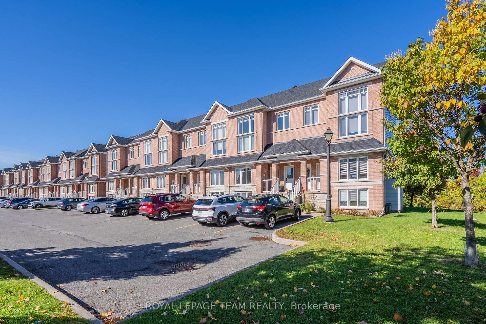 Photo 5 of 208 Tivoli Private, Ottawa, Merivale Industrial Park/Citiplace — HOMEH