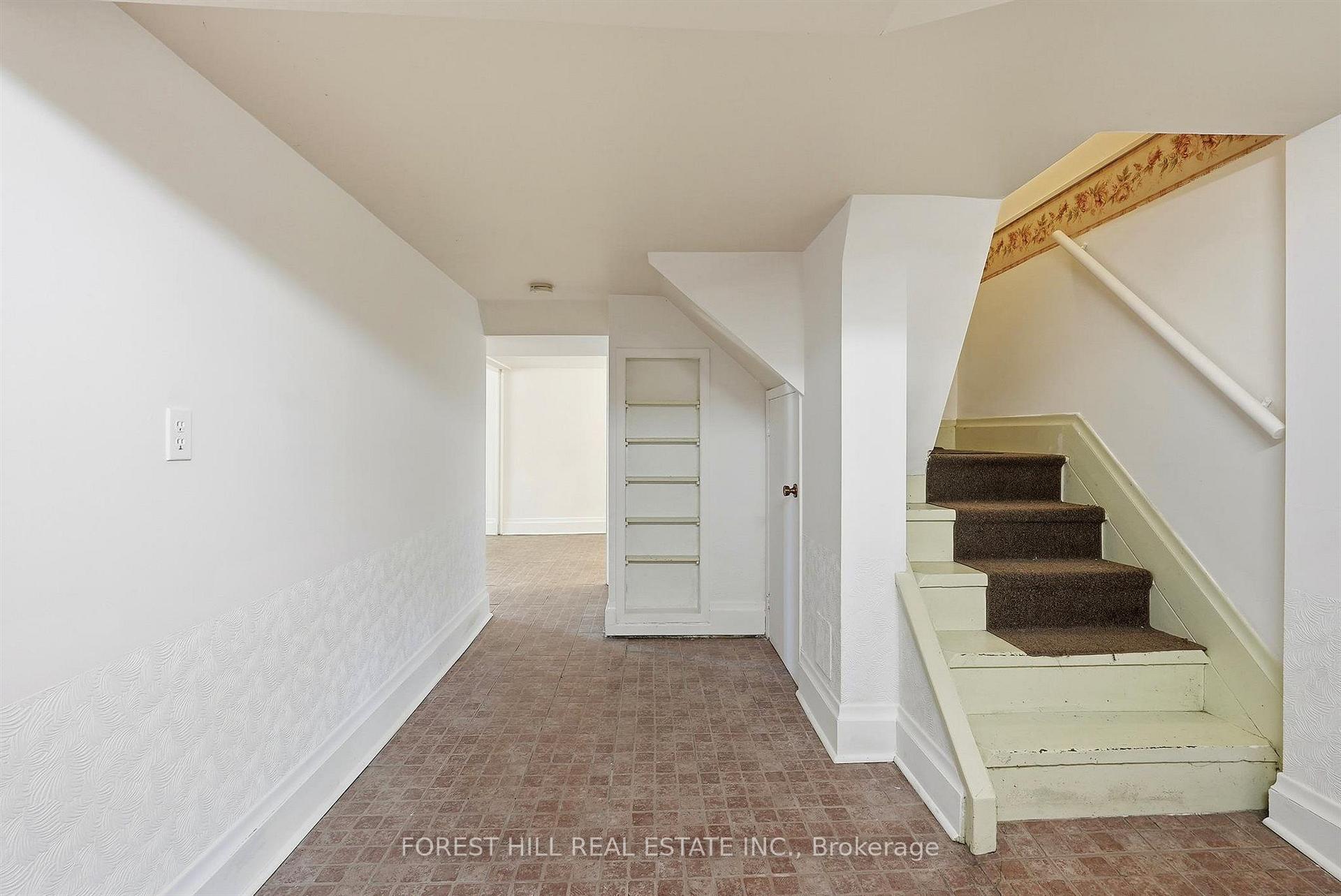 Photo 7 of Unit LOWER, 36 Arnold Crescent, Richmond Hill, Mill Pond — HOMEH