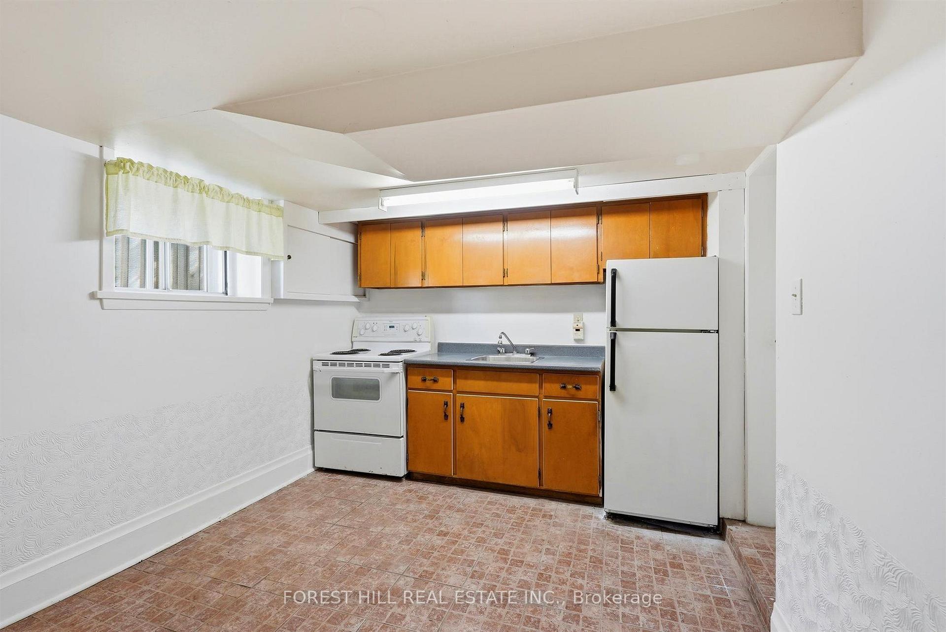 Photo 8 of Unit LOWER, 36 Arnold Crescent, Richmond Hill, Mill Pond — HOMEH