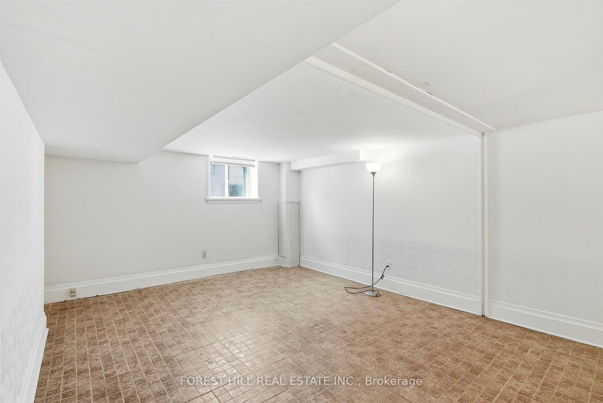 Photo 10 of Unit LOWER, 36 Arnold Crescent, Richmond Hill, Mill Pond — HOMEH