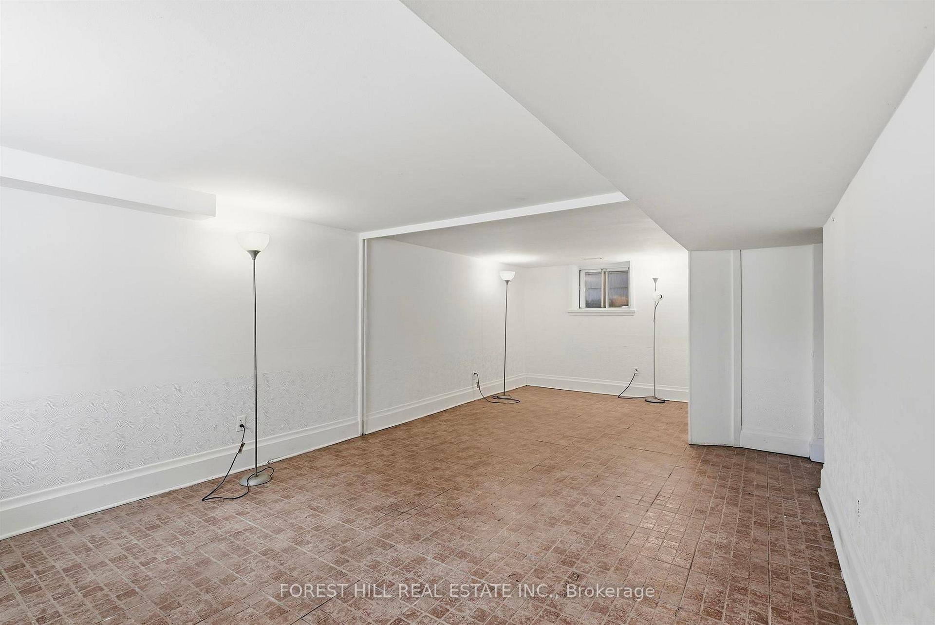 Photo 14 of Unit LOWER, 36 Arnold Crescent, Richmond Hill, Mill Pond — HOMEH