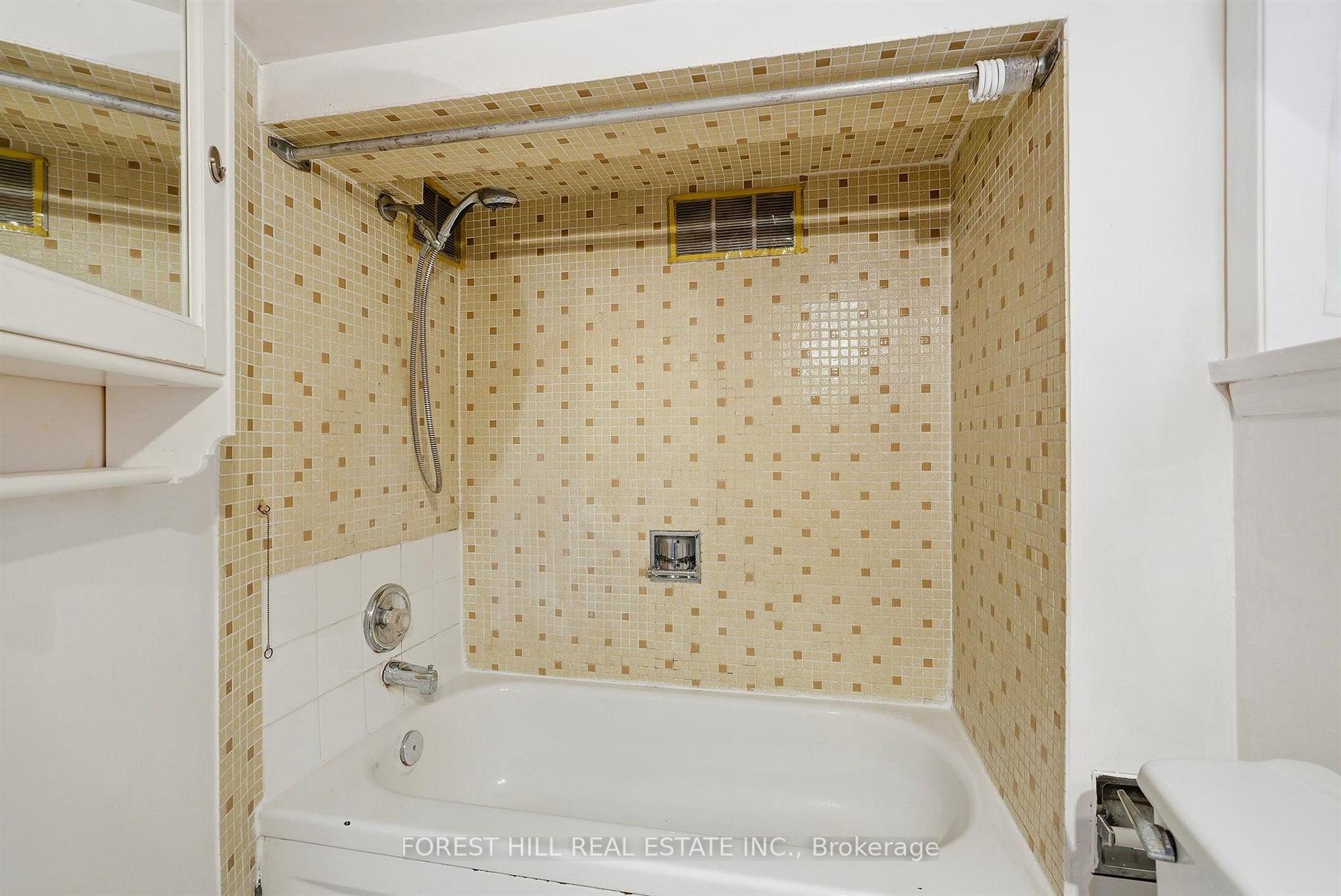 Photo 16 of Unit LOWER, 36 Arnold Crescent, Richmond Hill, Mill Pond — HOMEH