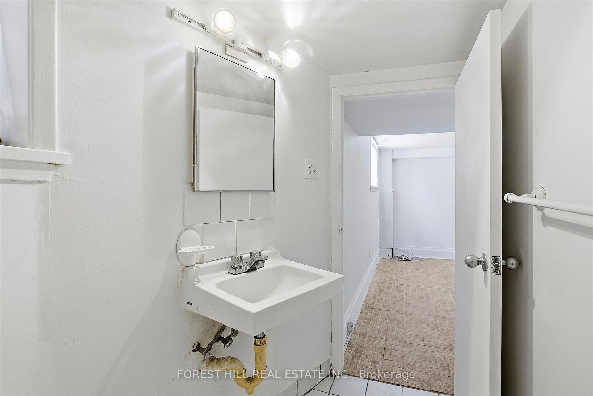 Photo 17 of Unit LOWER, 36 Arnold Crescent, Richmond Hill, Mill Pond — HOMEH