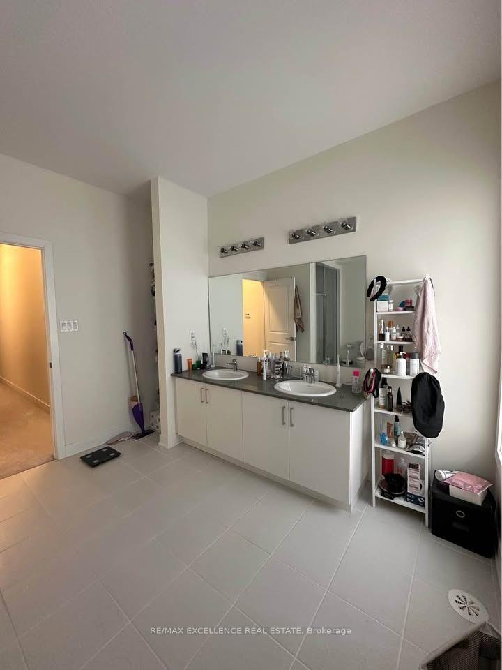 Photo 5 of 87 William Duncan Road, North York, Downsview-Roding-CFB — HOMEH