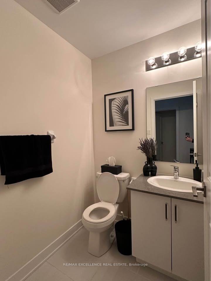 Photo 13 of 87 William Duncan Road, North York, Downsview-Roding-CFB — HOMEH