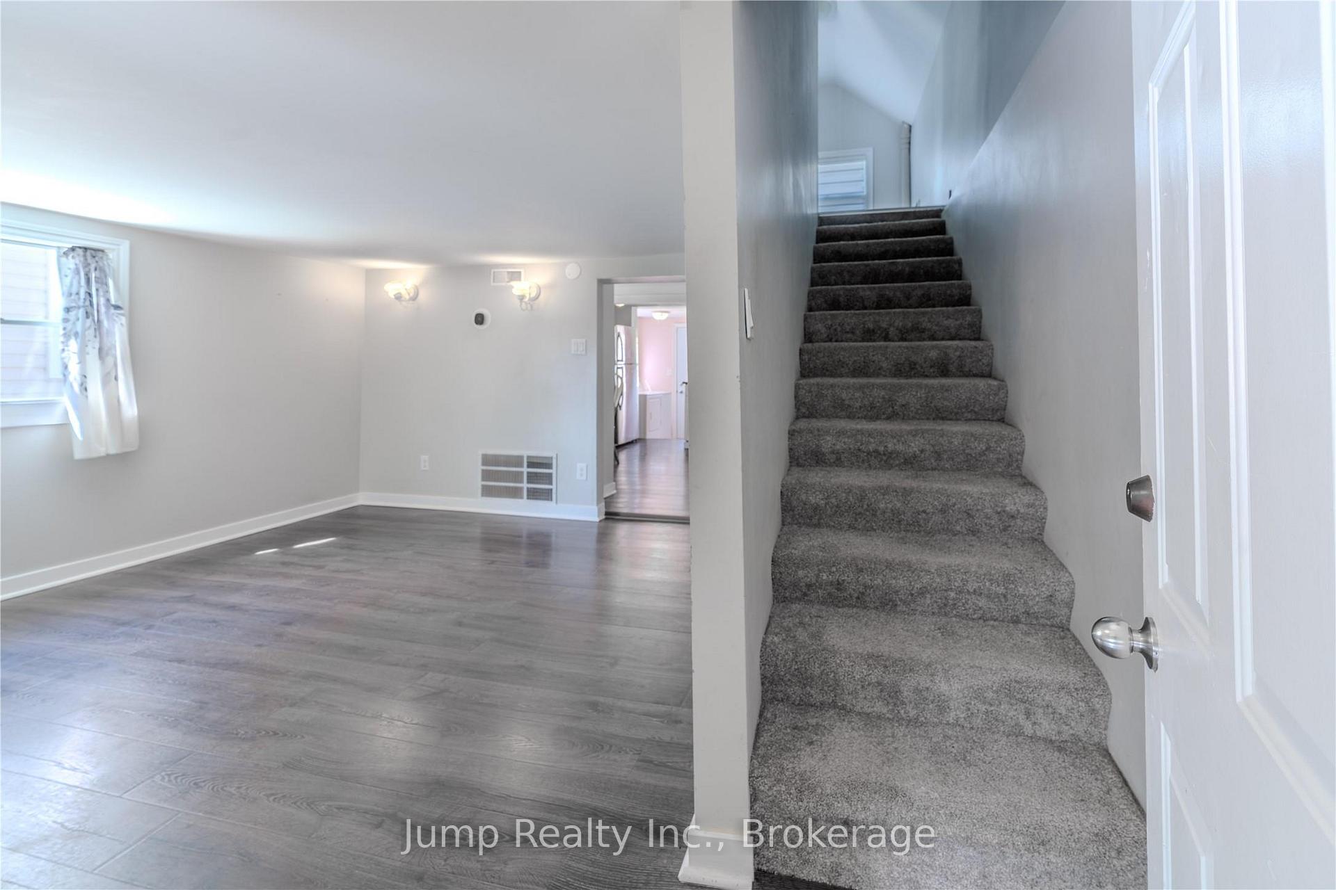 Photo 3 of 32 Degge Street, Chatham-Kent, Chatham — HOMEH