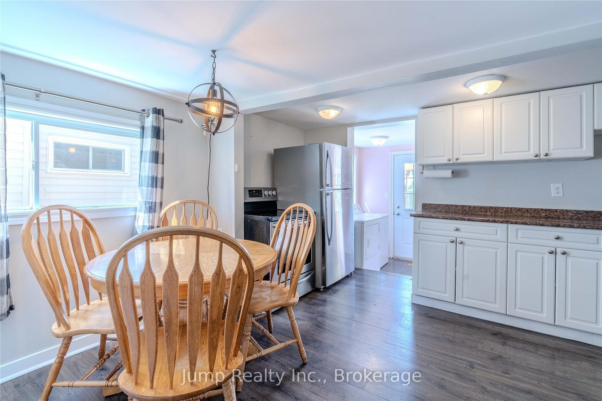 Photo 5 of 32 Degge Street, Chatham-Kent, Chatham — HOMEH