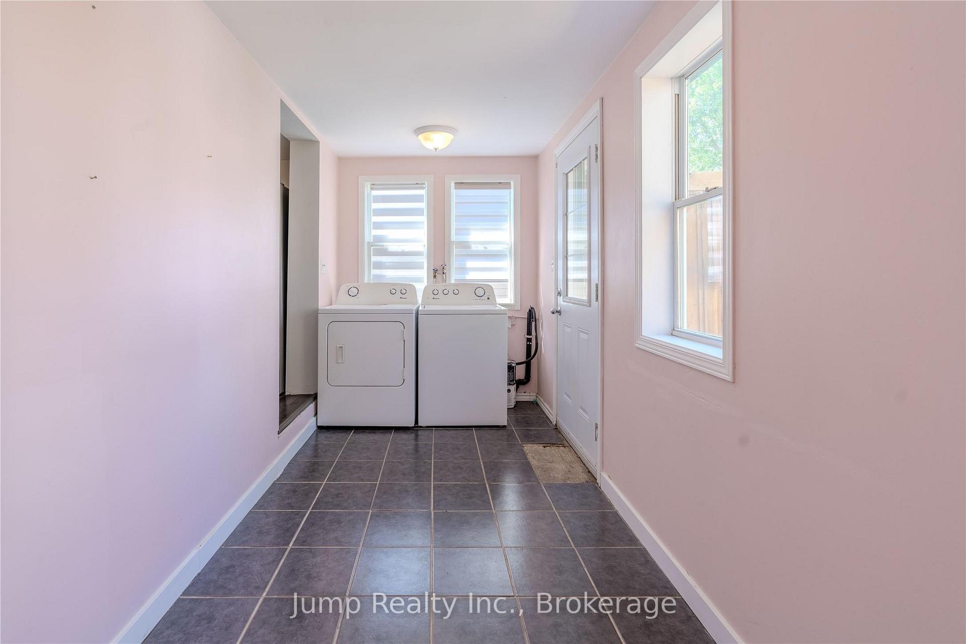 Photo 8 of 32 Degge Street, Chatham-Kent, Chatham — HOMEH