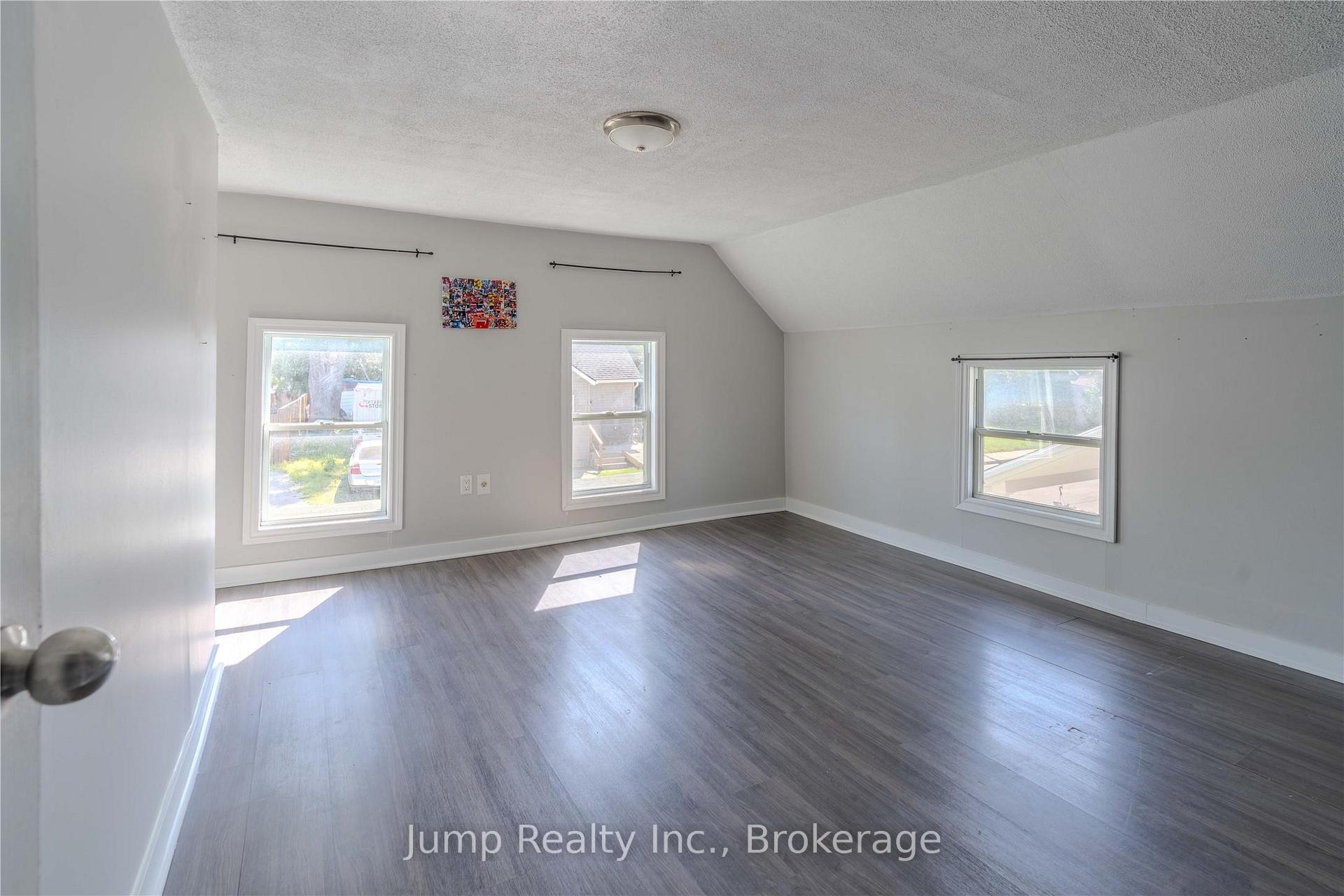 Photo 11 of 32 Degge Street, Chatham-Kent, Chatham — HOMEH