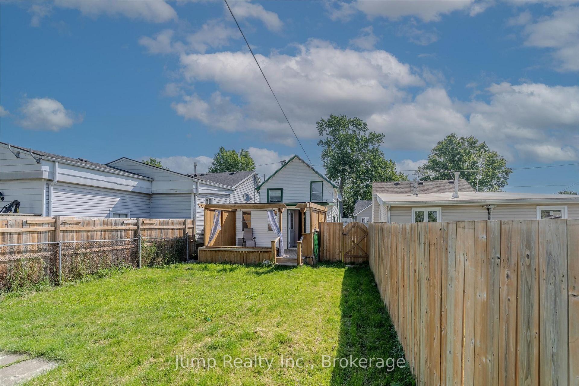 Photo 13 of 32 Degge Street, Chatham-Kent, Chatham — HOMEH