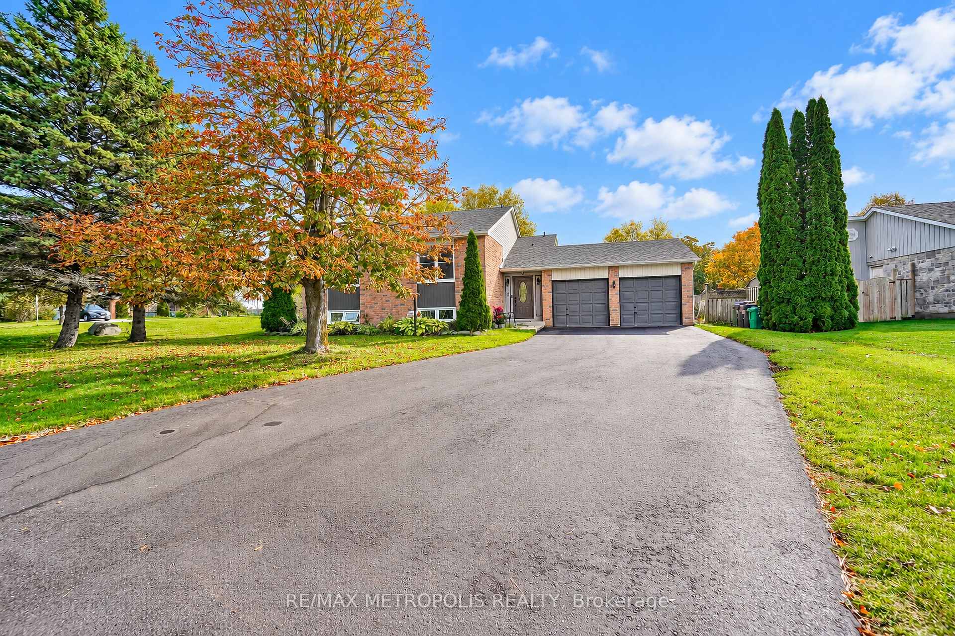 Photo 2 of 1 Herriot Street, Caledon, Palgrave — HOMEH