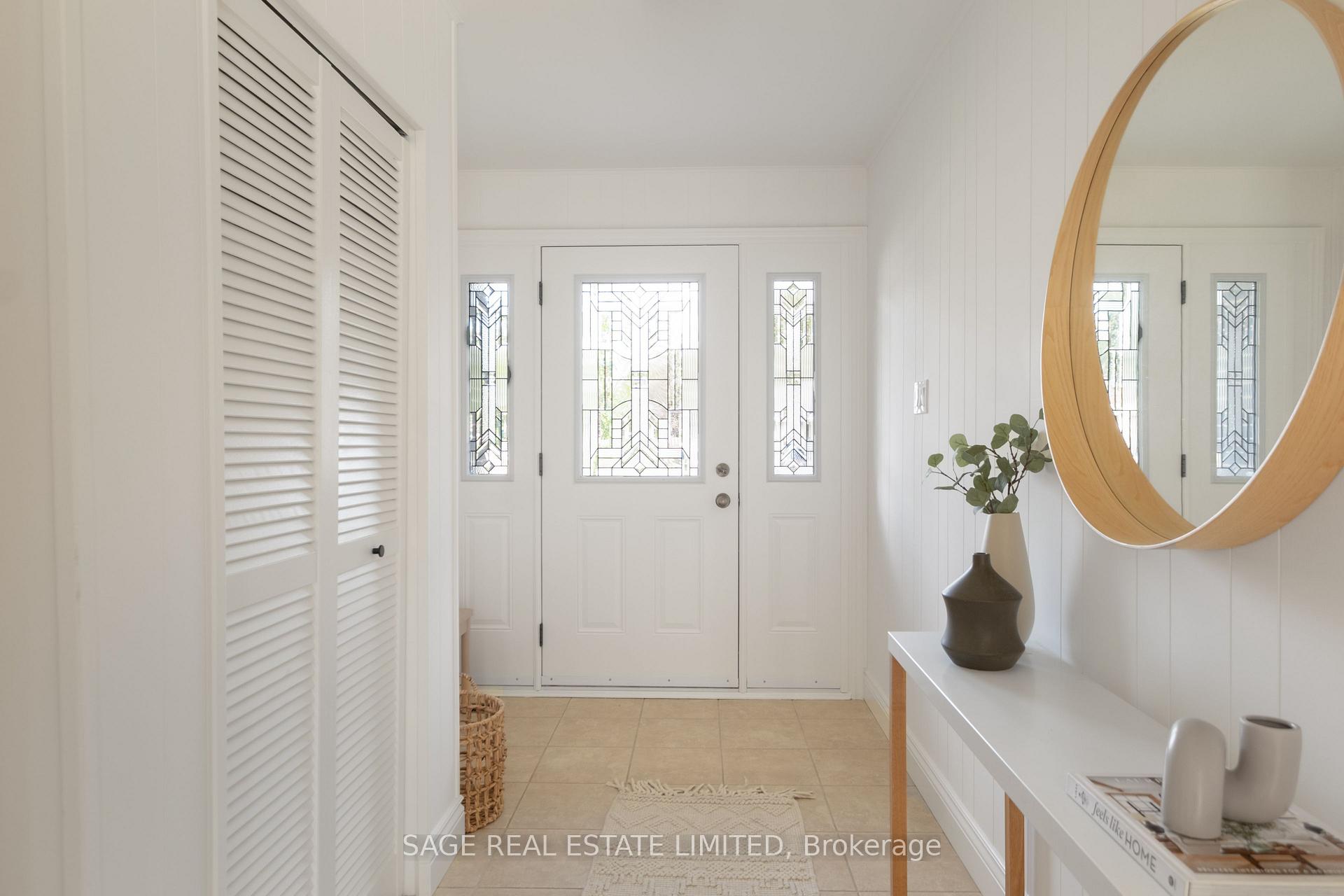 Photo 3 of 1410 Lewisham Drive, Mississauga, Clarkson — HOMEH