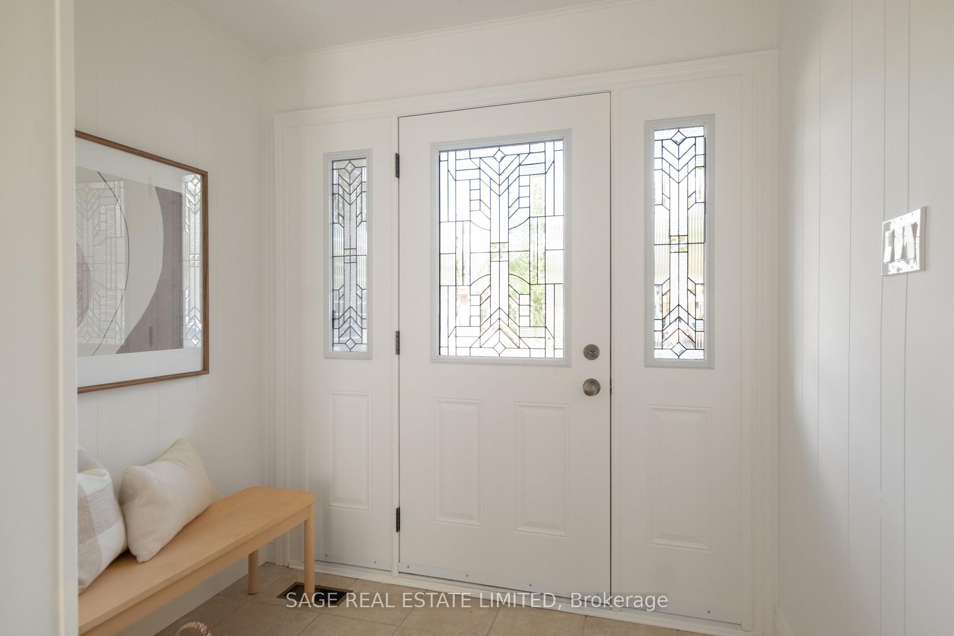 Photo 4 of 1410 Lewisham Drive, Mississauga, Clarkson — HOMEH