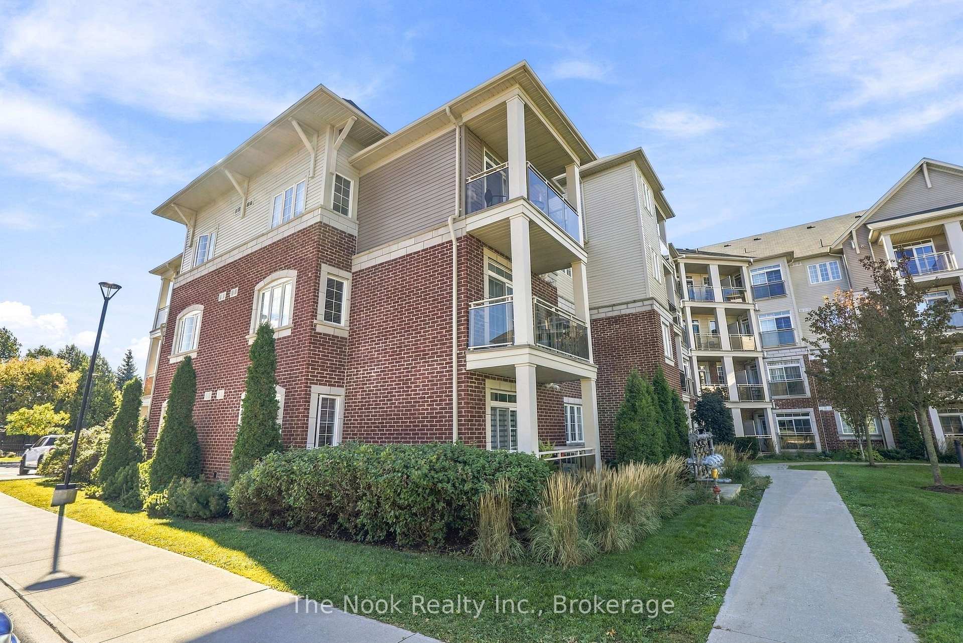 Photo 3 of Unit 420, 84 Aspen Springs Drive, Clarington, Bowmanville — HOMEH