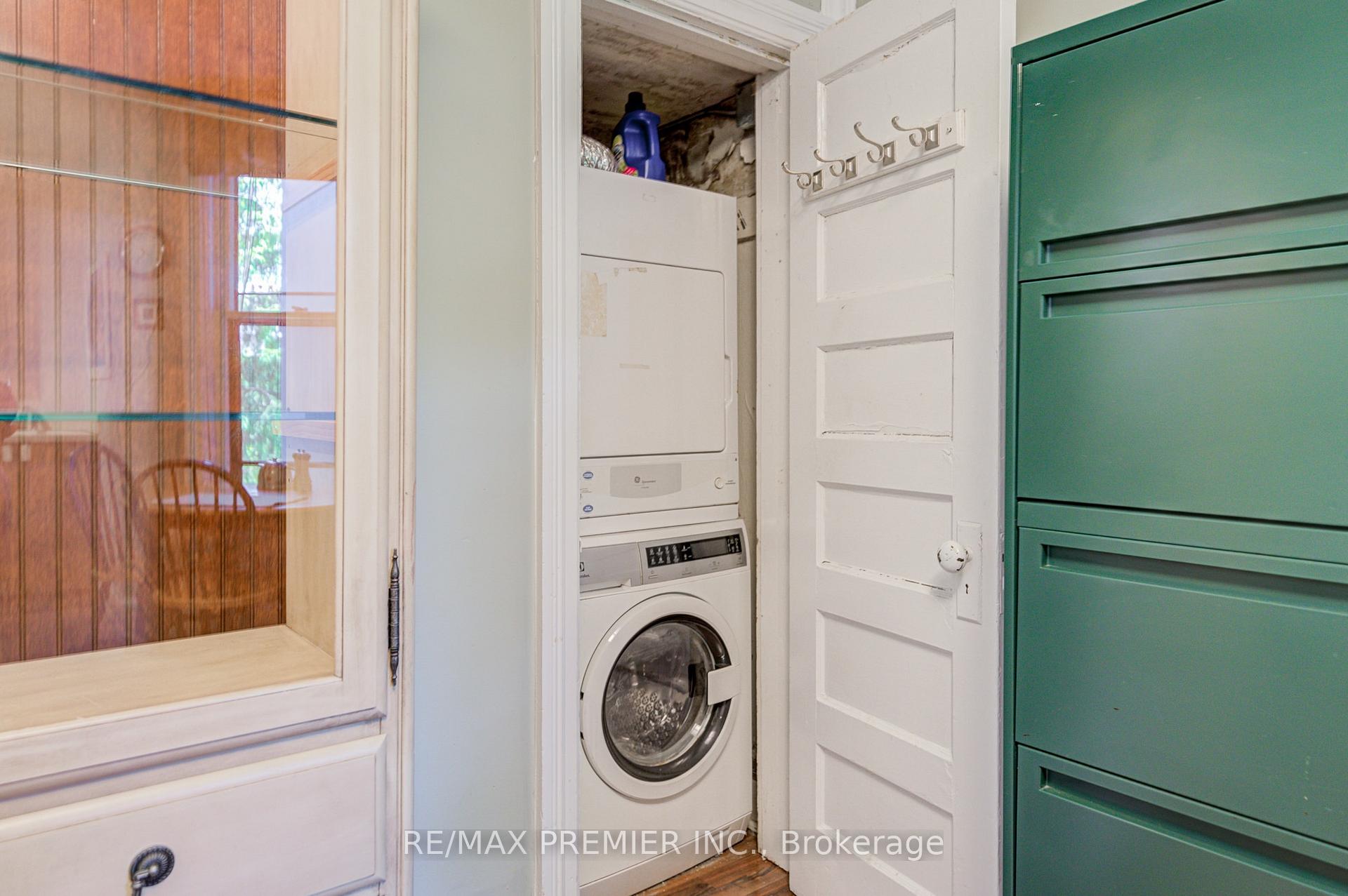 Photo 4 of Unit 3, 224 Lippincott Street, Toronto, University — HOMEH