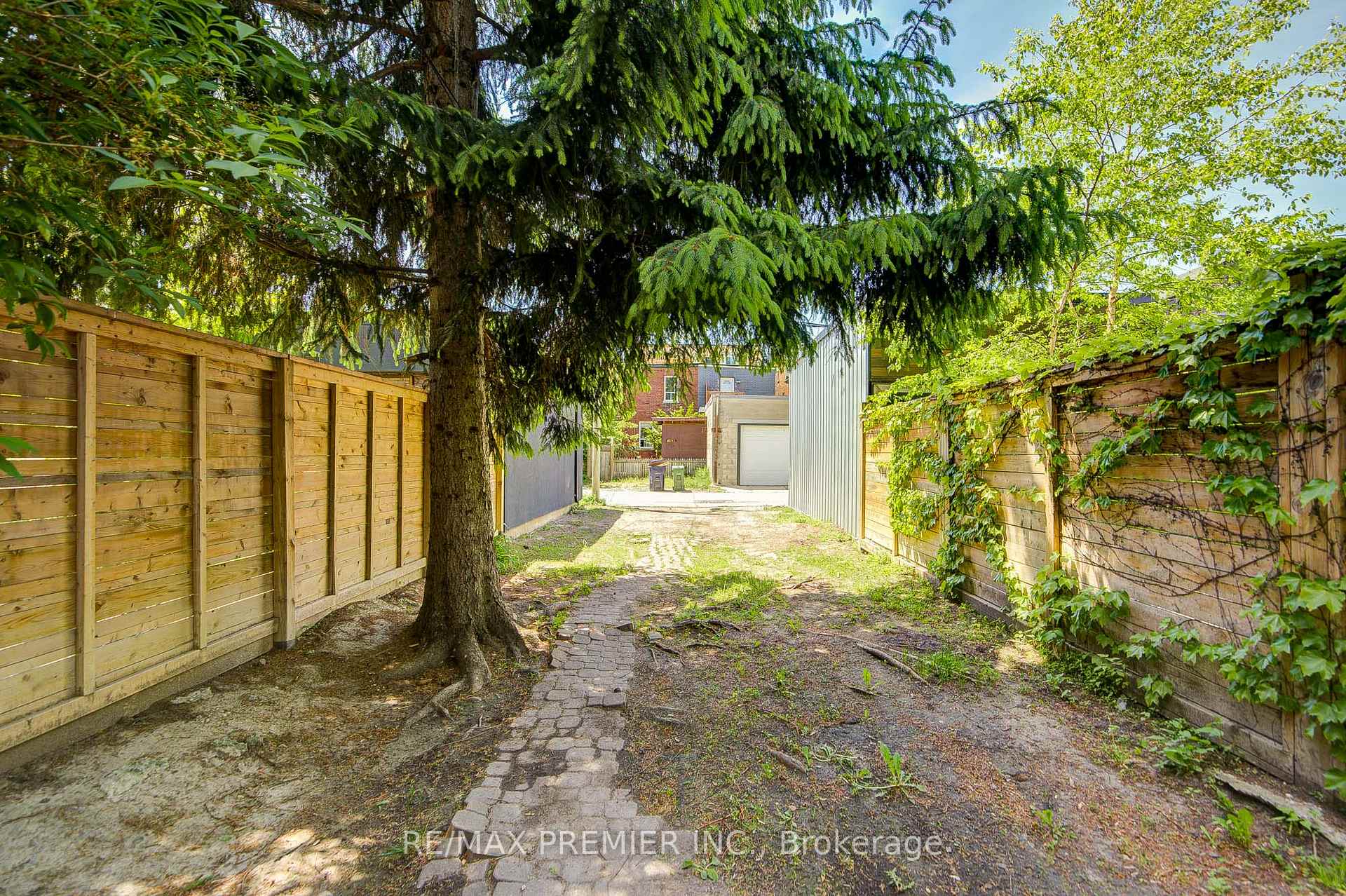 Photo 17 of Unit 3, 224 Lippincott Street, Toronto, University — HOMEH