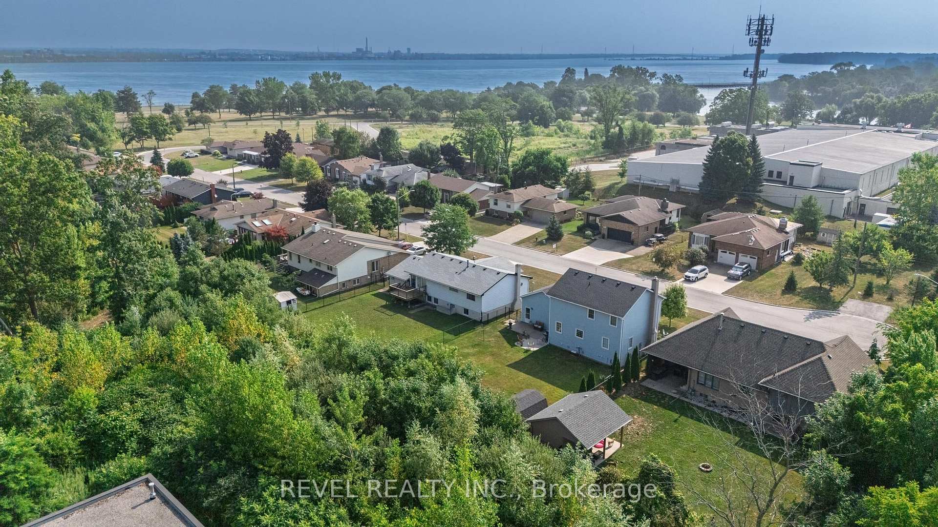 Photo 2 of 3641 Rapids View Drive, Niagara Falls, Chippawa — HOMEH