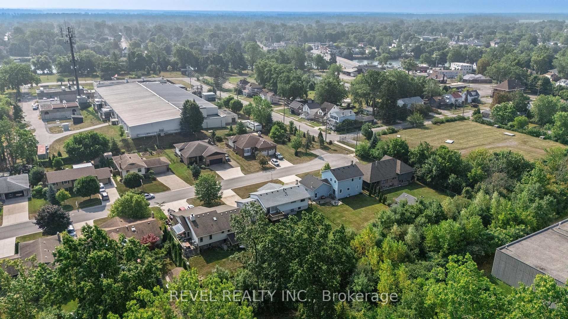 Photo 3 of 3641 Rapids View Drive, Niagara Falls, Chippawa — HOMEH