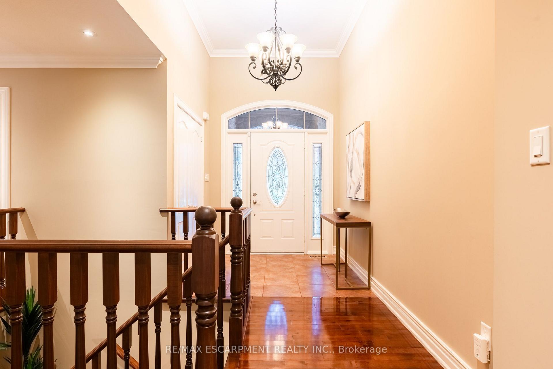 Photo 4 of 506 Regina Drive, Burlington, Brant — HOMEH