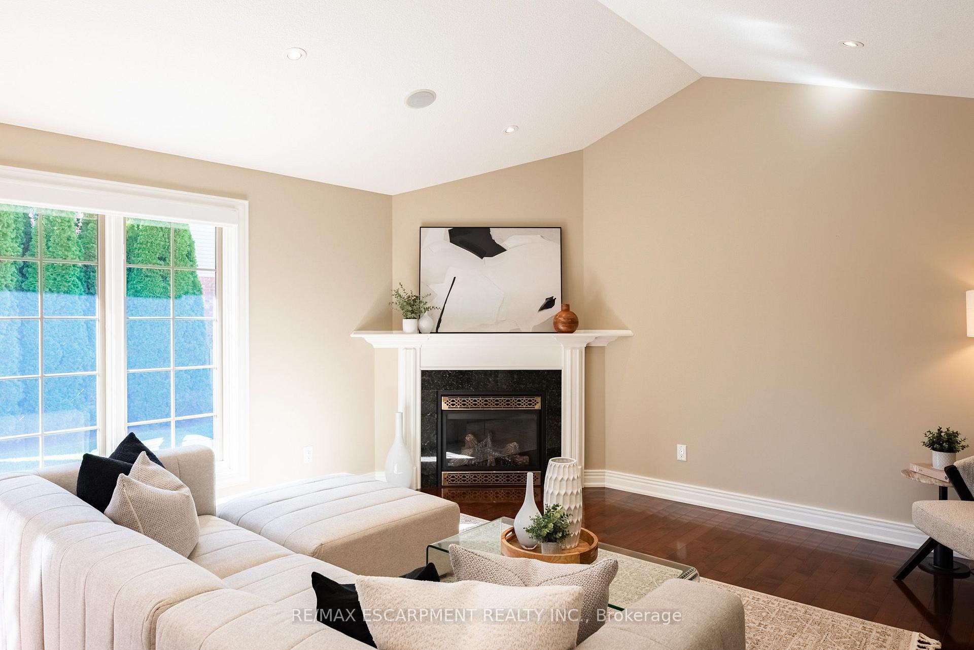 Photo 6 of 506 Regina Drive, Burlington, Brant — HOMEH