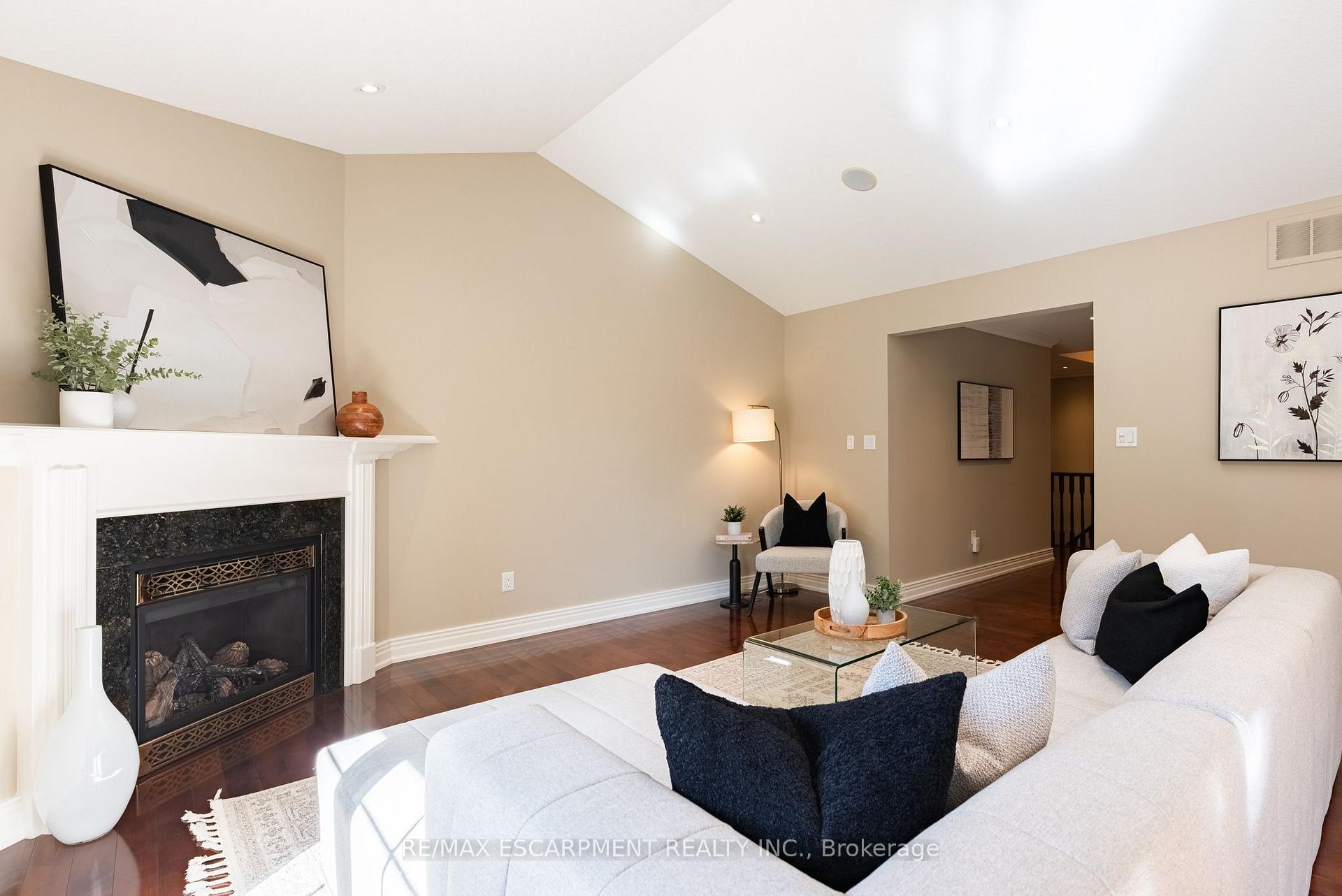 Photo 7 of 506 Regina Drive, Burlington, Brant — HOMEH