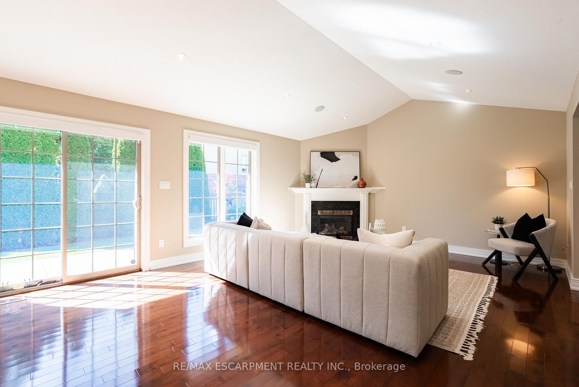 Photo 9 of 506 Regina Drive, Burlington, Brant — HOMEH
