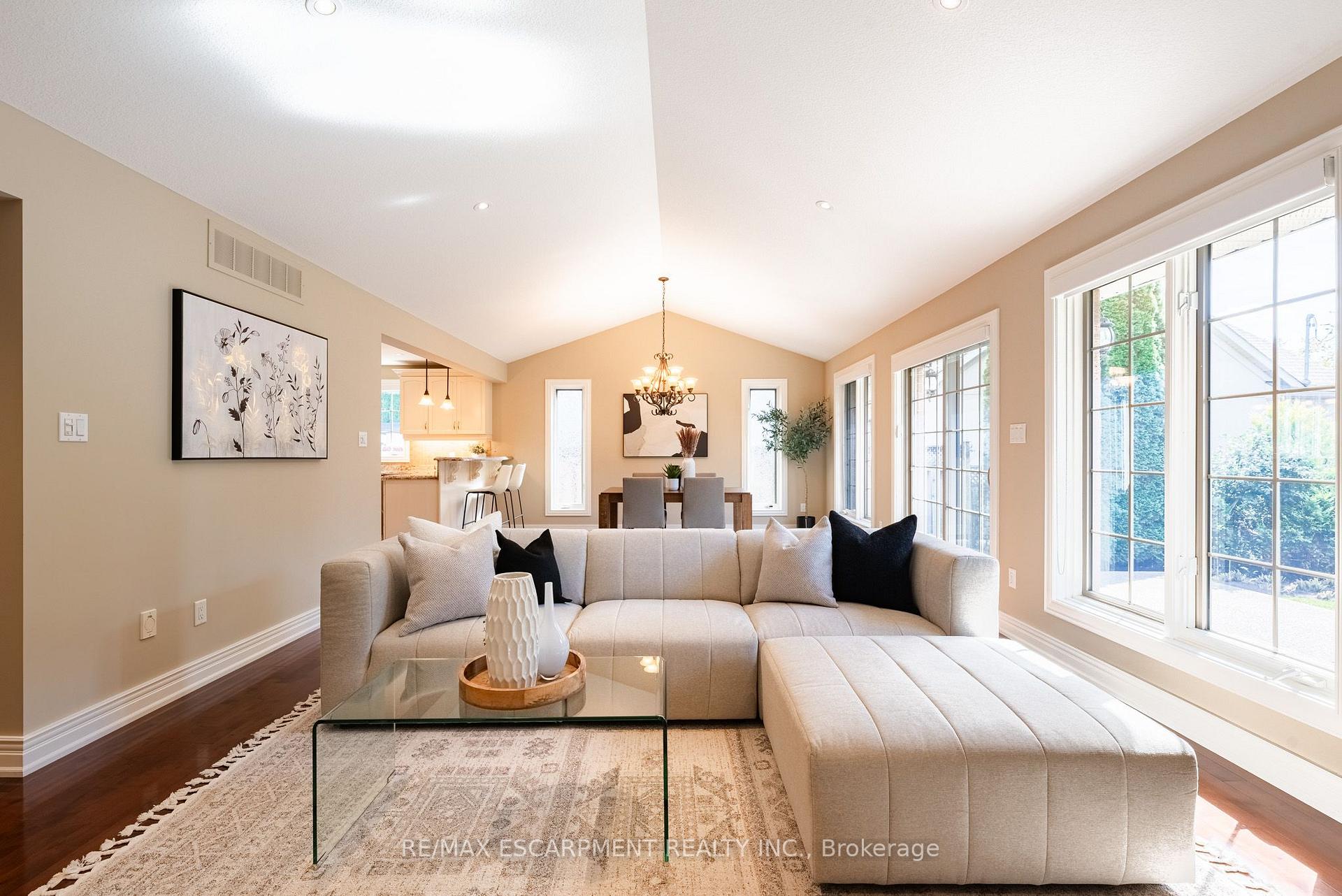 Photo 10 of 506 Regina Drive, Burlington, Brant — HOMEH