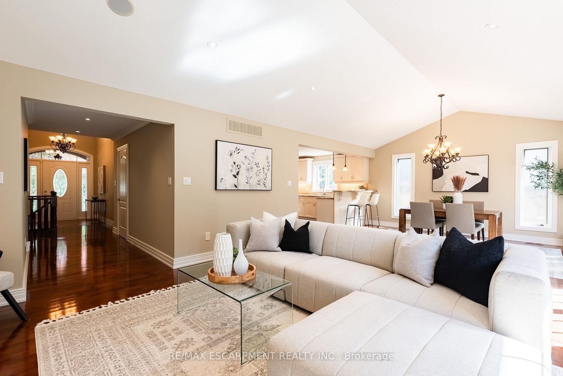 Photo 11 of 506 Regina Drive, Burlington, Brant — HOMEH