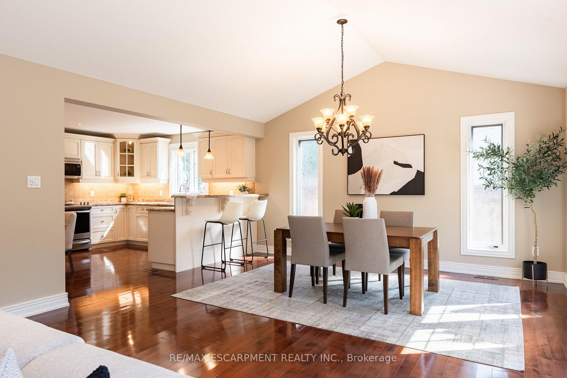Photo 13 of 506 Regina Drive, Burlington, Brant — HOMEH
