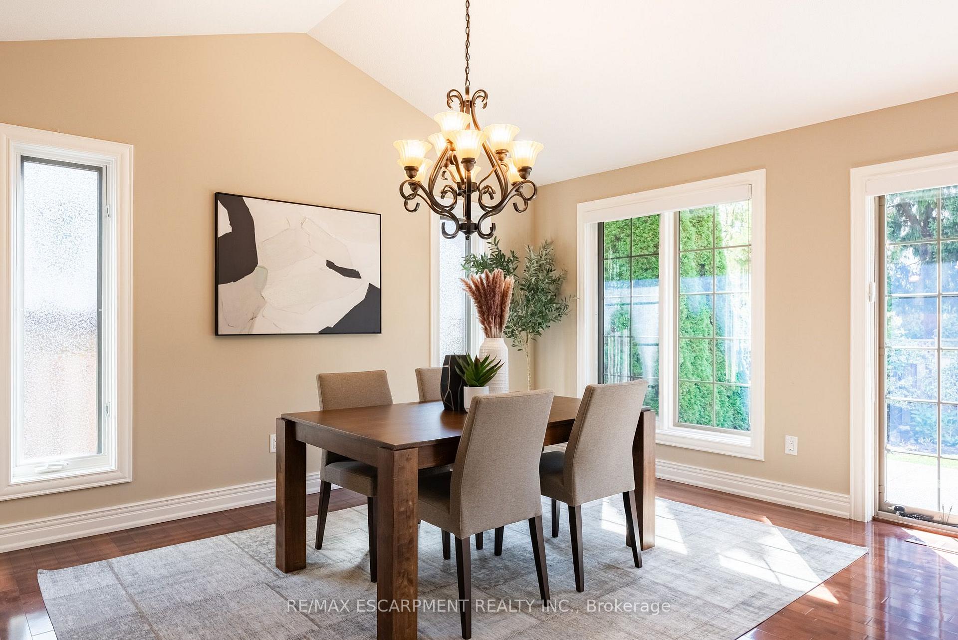 Photo 16 of 506 Regina Drive, Burlington, Brant — HOMEH