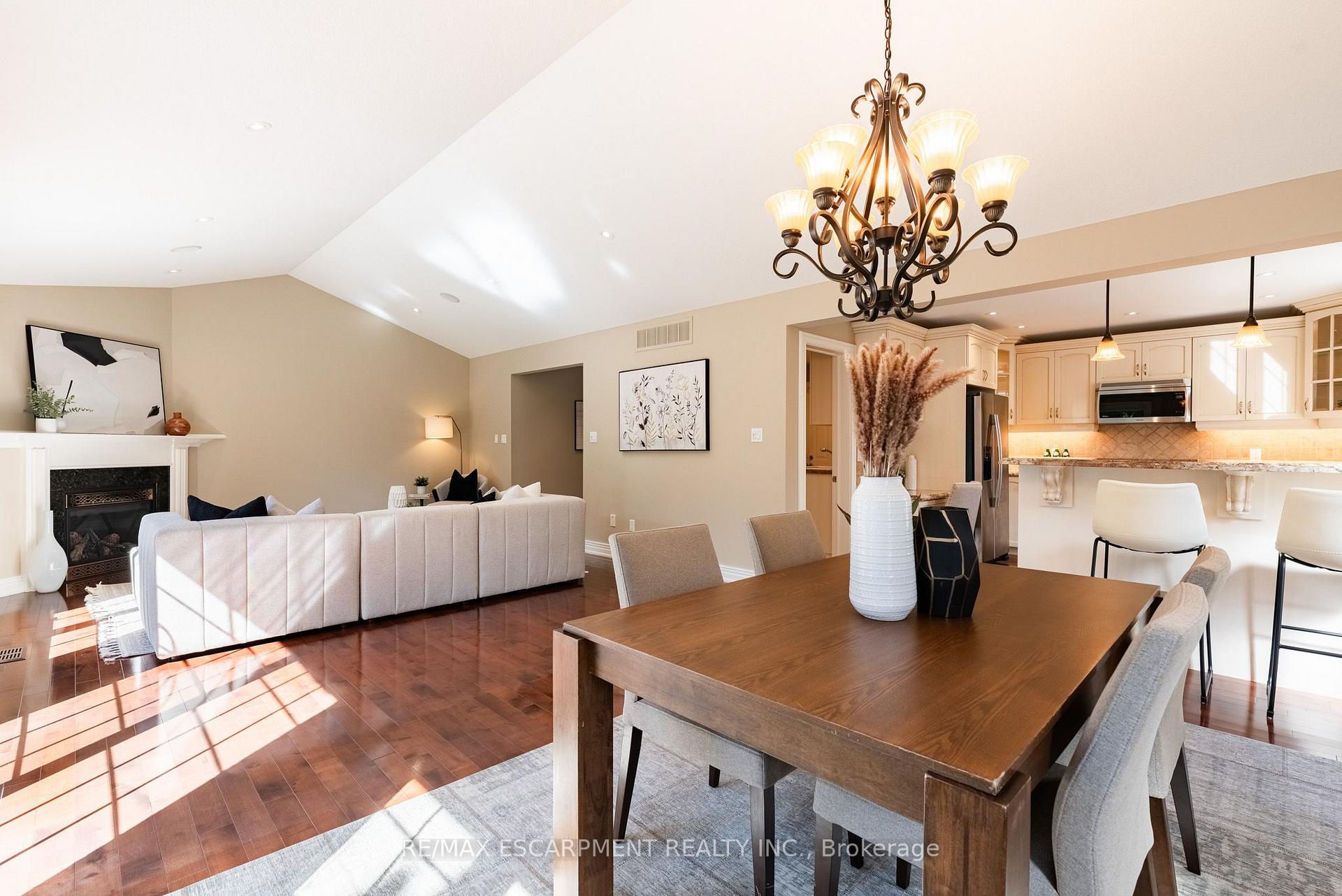 Photo 18 of 506 Regina Drive, Burlington, Brant — HOMEH