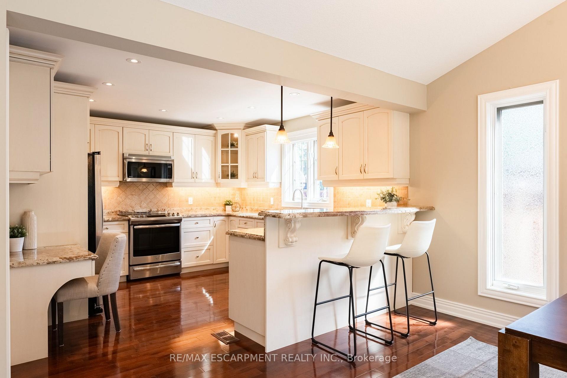 Photo 21 of 506 Regina Drive, Burlington, Brant — HOMEH