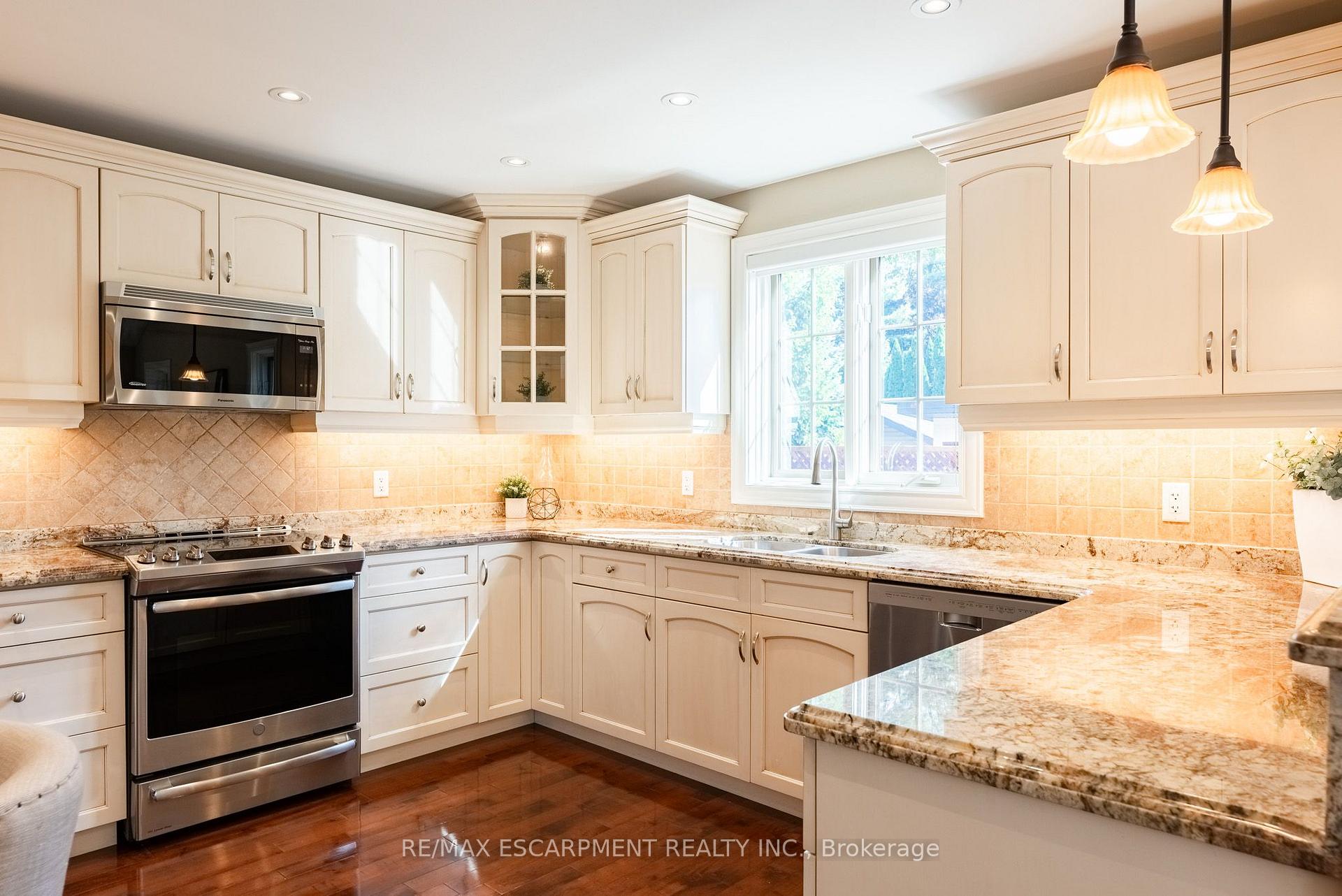 Photo 22 of 506 Regina Drive, Burlington, Brant — HOMEH