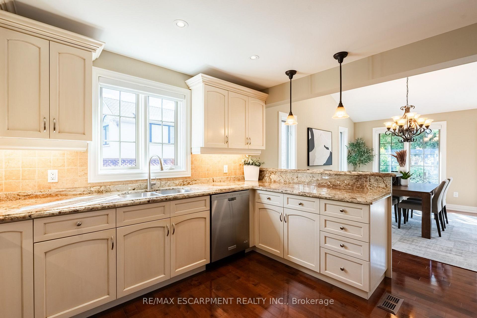 Photo 24 of 506 Regina Drive, Burlington, Brant — HOMEH