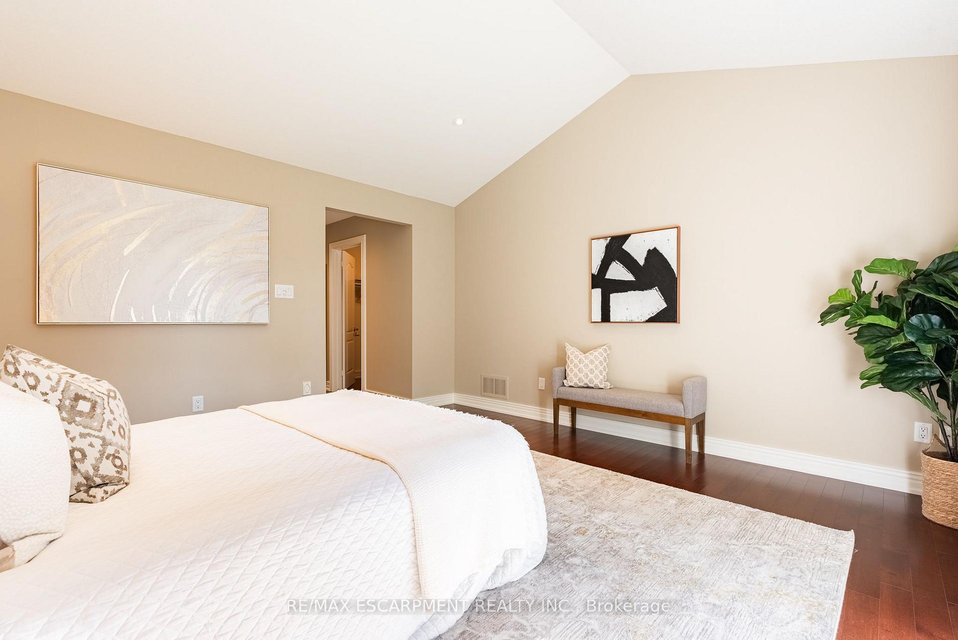Photo 31 of 506 Regina Drive, Burlington, Brant — HOMEH
