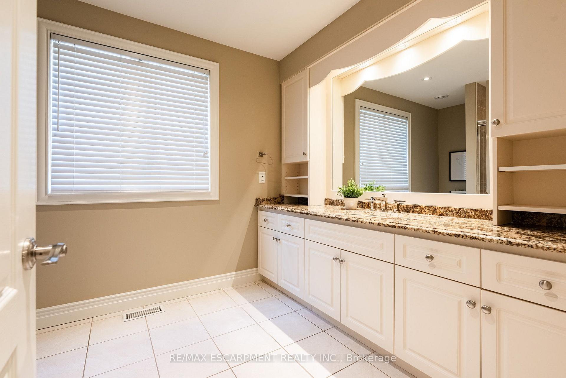 Photo 32 of 506 Regina Drive, Burlington, Brant — HOMEH
