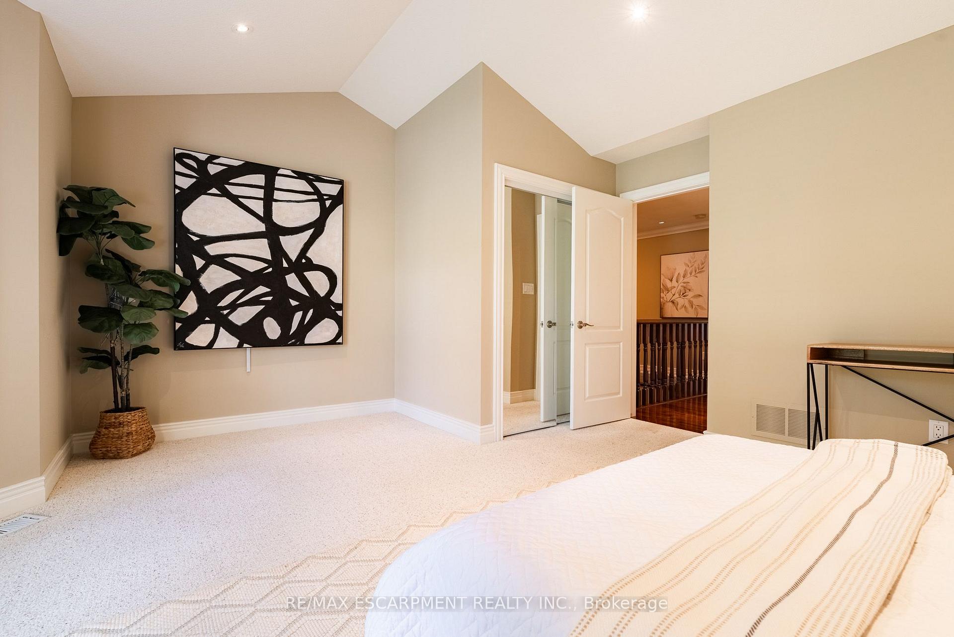 Photo 38 of 506 Regina Drive, Burlington, Brant — HOMEH