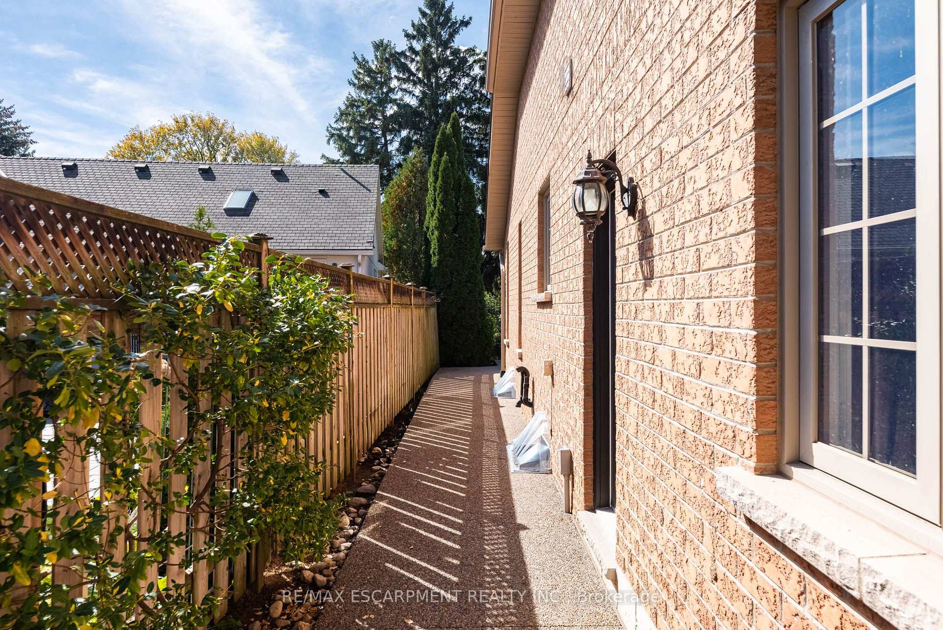 Photo 40 of 506 Regina Drive, Burlington, Brant — HOMEH