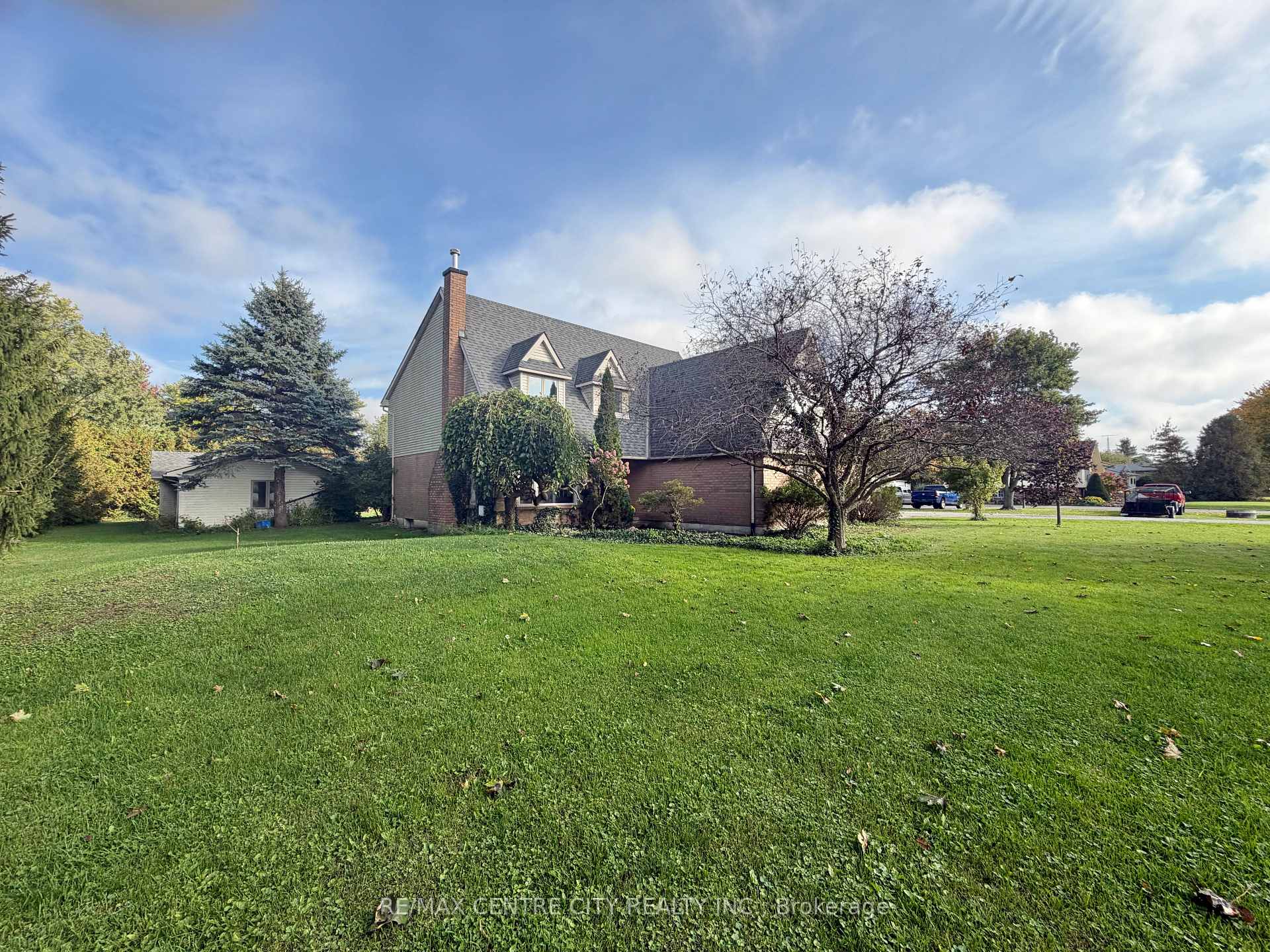 Photo of 7442 Fairview Road