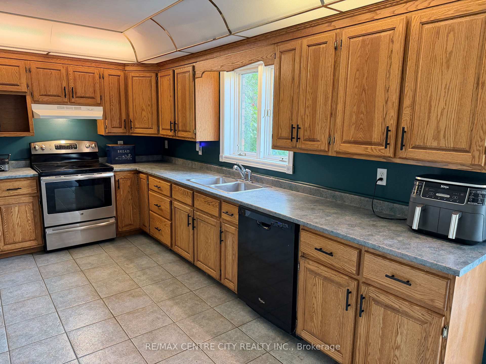 Photo 21 of 7442 Fairview Road, Central Elgin, Rural Central Elgin — HOMEH