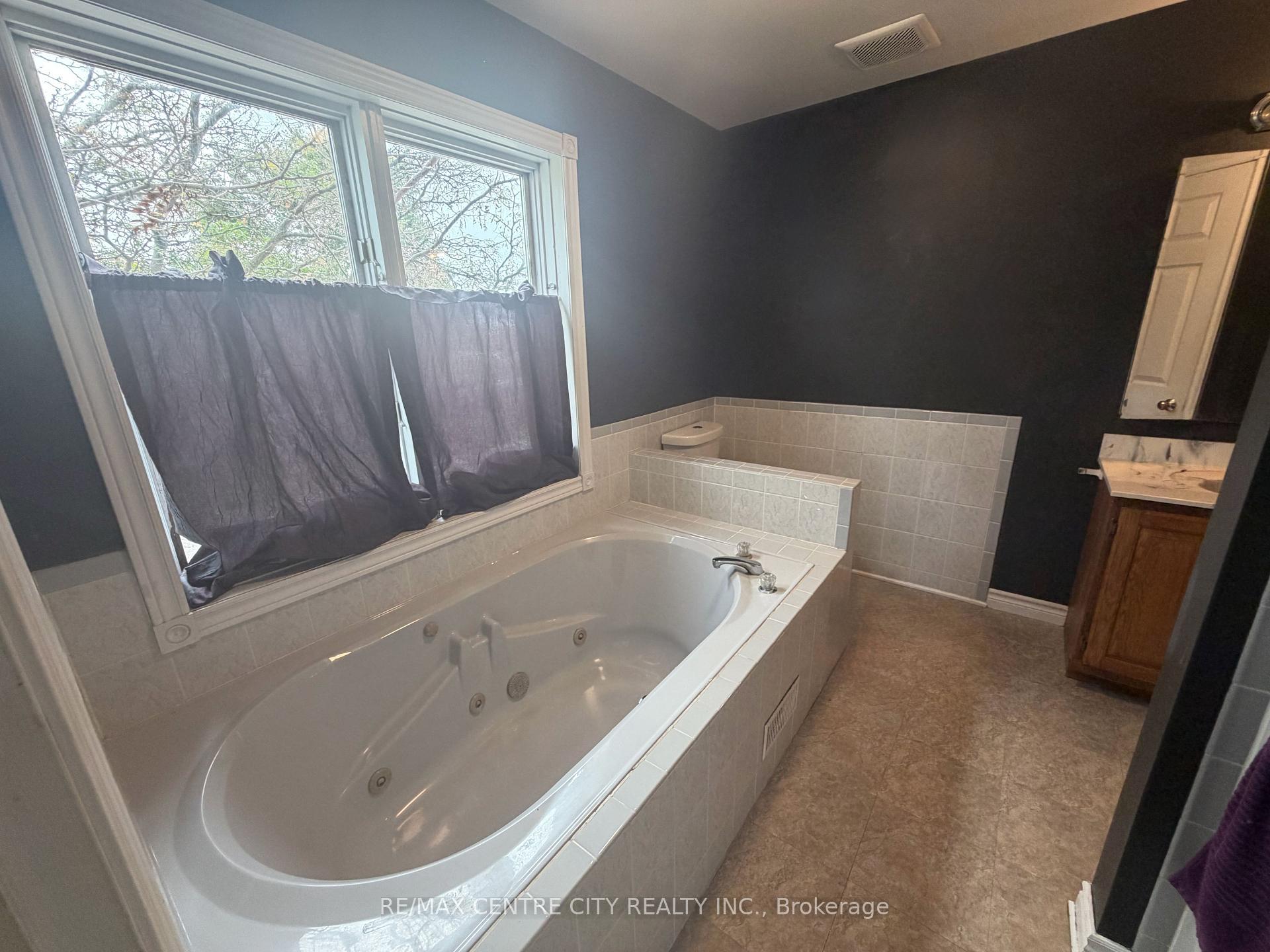 Photo 33 of 7442 Fairview Road, Central Elgin, Rural Central Elgin — HOMEH