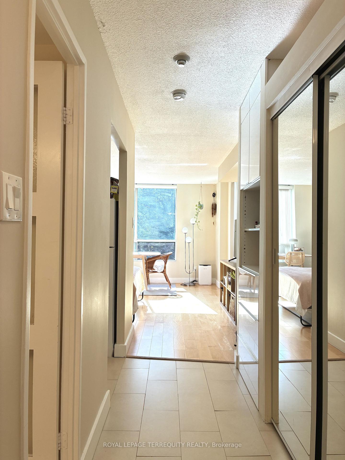 Photo 4 of Unit 524, 95 Prince Arthur Avenue, Toronto, The Annex — HOMEH