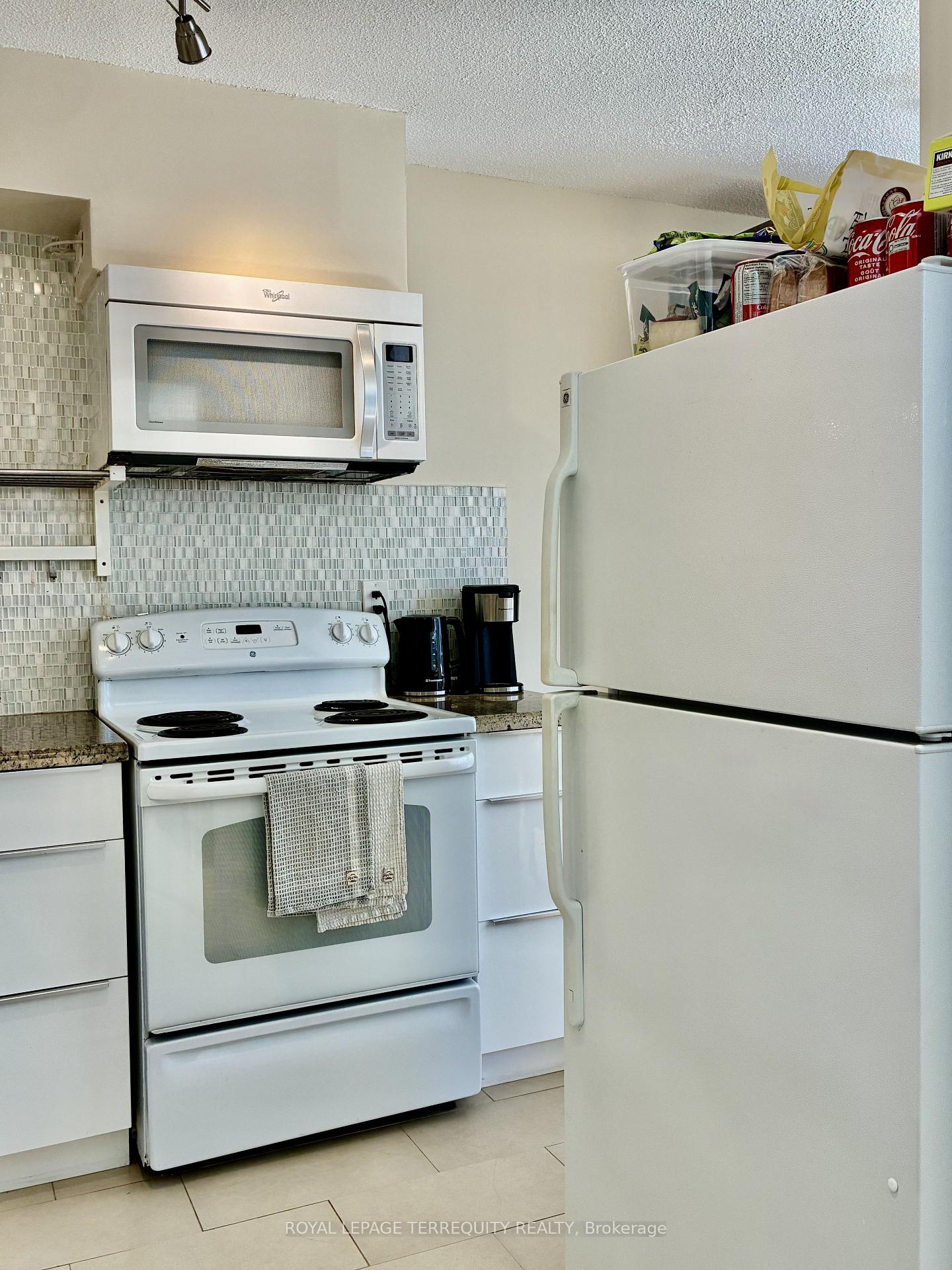 Photo 5 of Unit 524, 95 Prince Arthur Avenue, Toronto, The Annex — HOMEH
