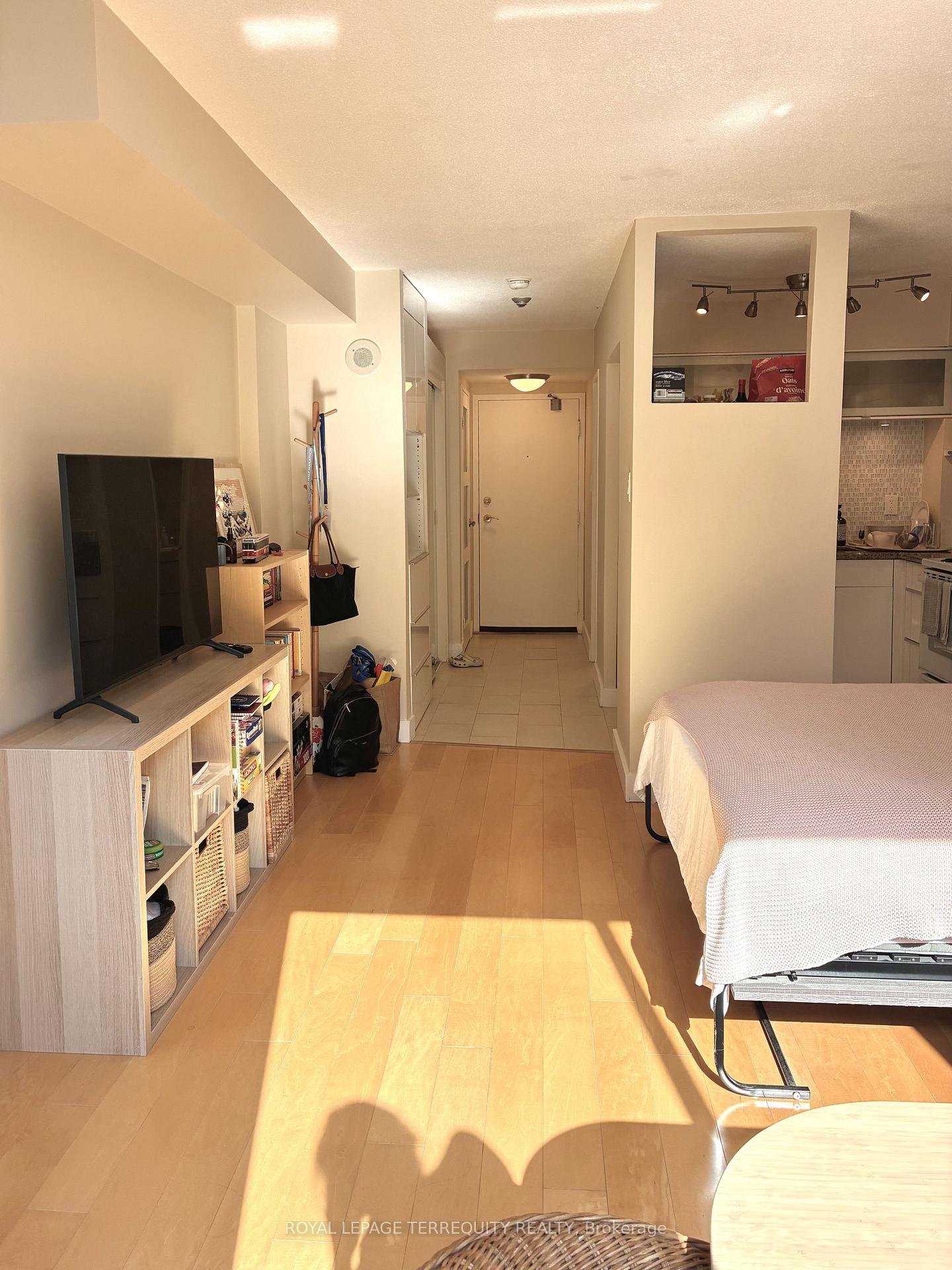 Photo 8 of Unit 524, 95 Prince Arthur Avenue, Toronto, The Annex — HOMEH