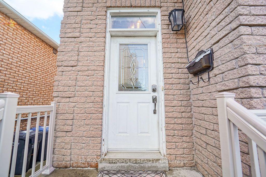 Photo 2 of Unit Main, 195 Vodden Street E, Brampton, Brampton North — HOMEH