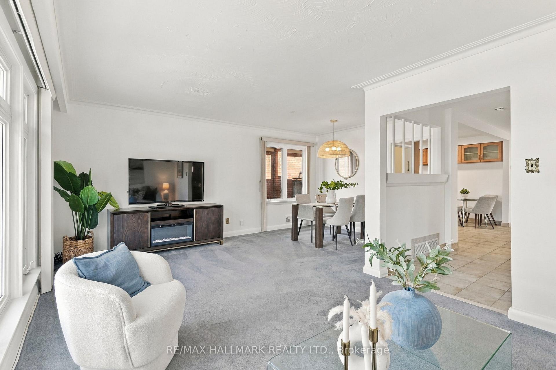 Photo 3 of 29 Willowbrook Road, Etobicoke, Mimico — HOMEH