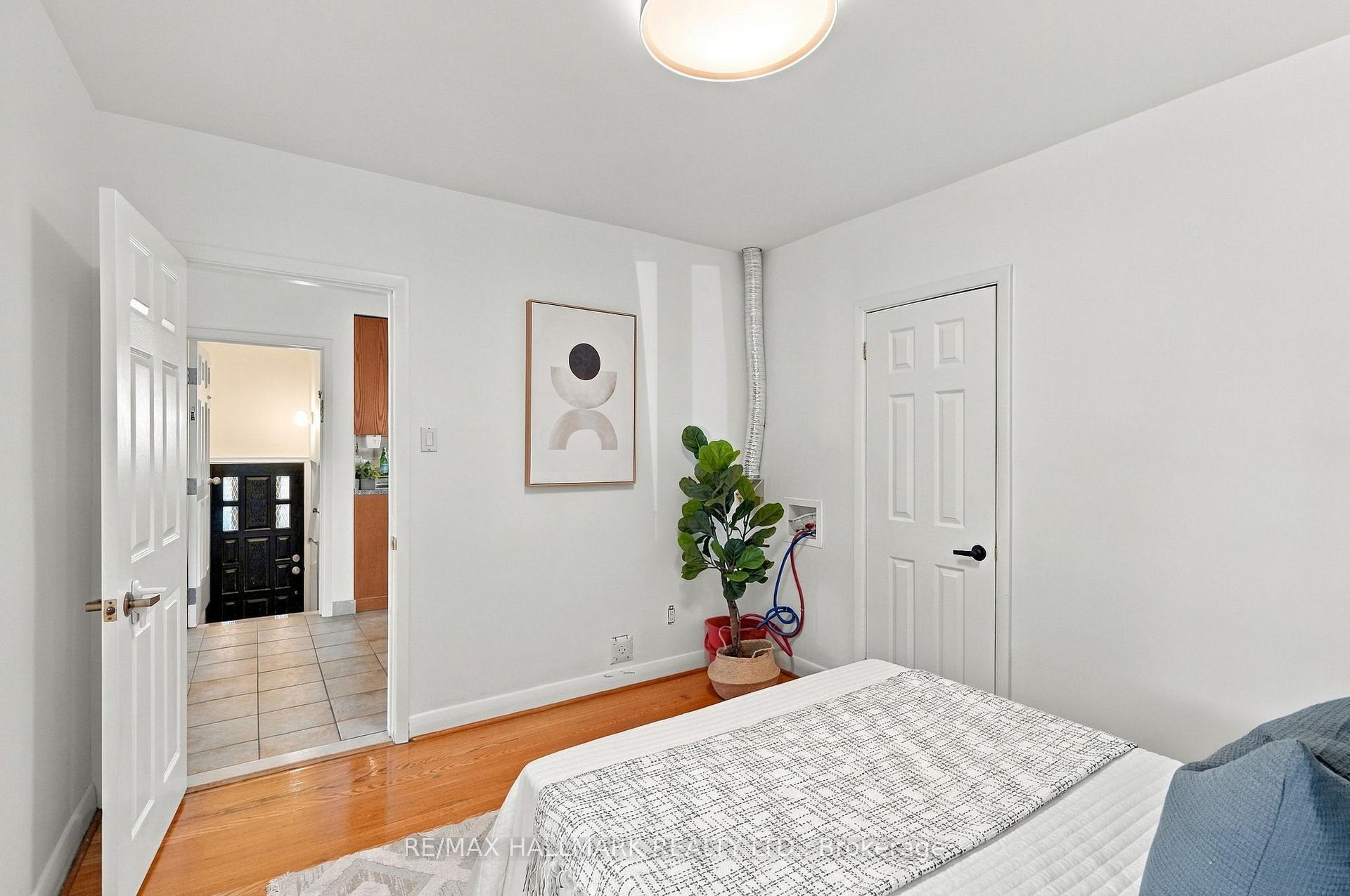 Photo 12 of 29 Willowbrook Road, Etobicoke, Mimico — HOMEH