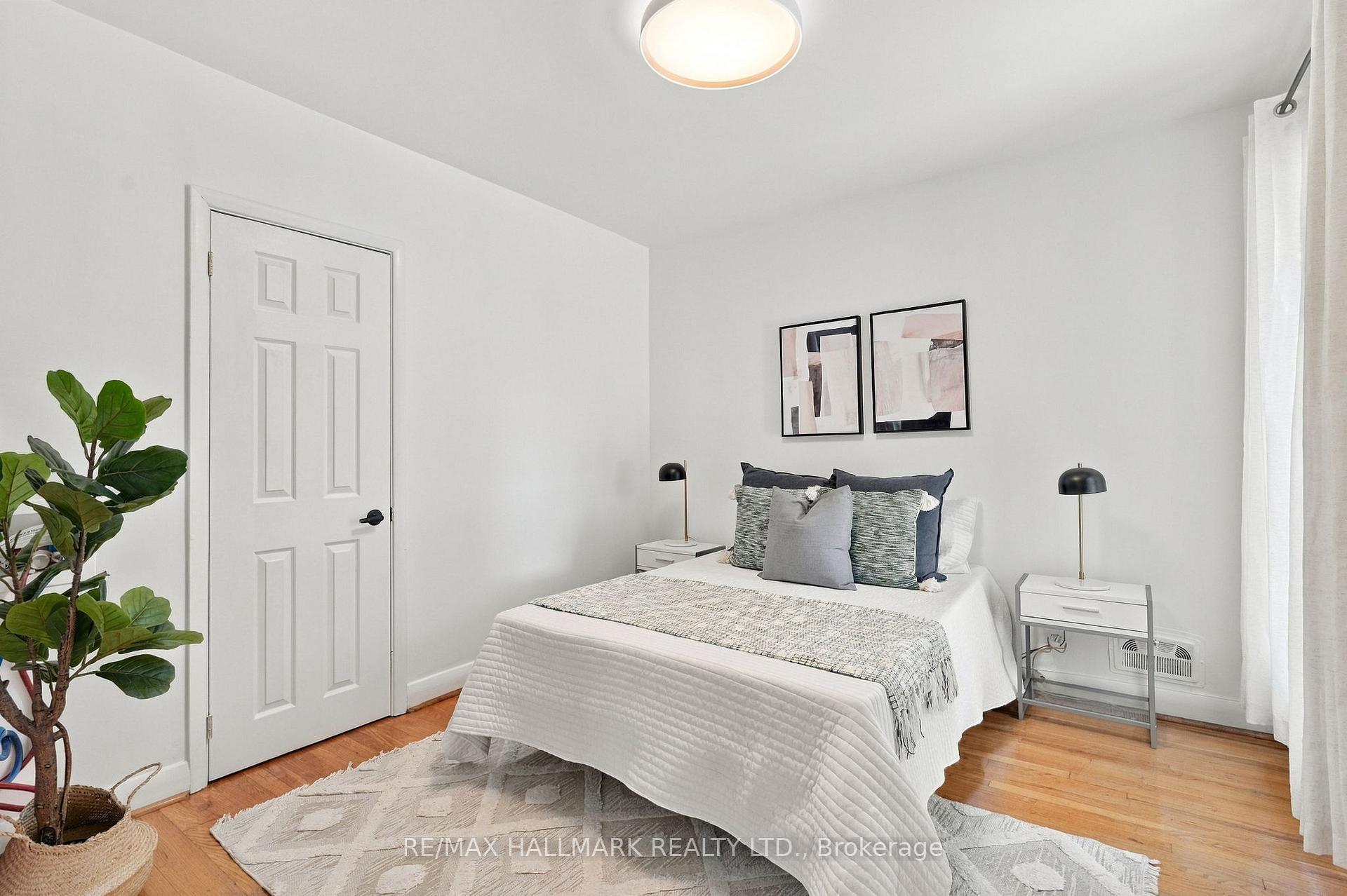 Photo 14 of 29 Willowbrook Road, Etobicoke, Mimico — HOMEH
